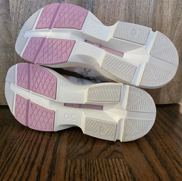 On Cloudpulse (Womens) 10 - Picture 3 of 4